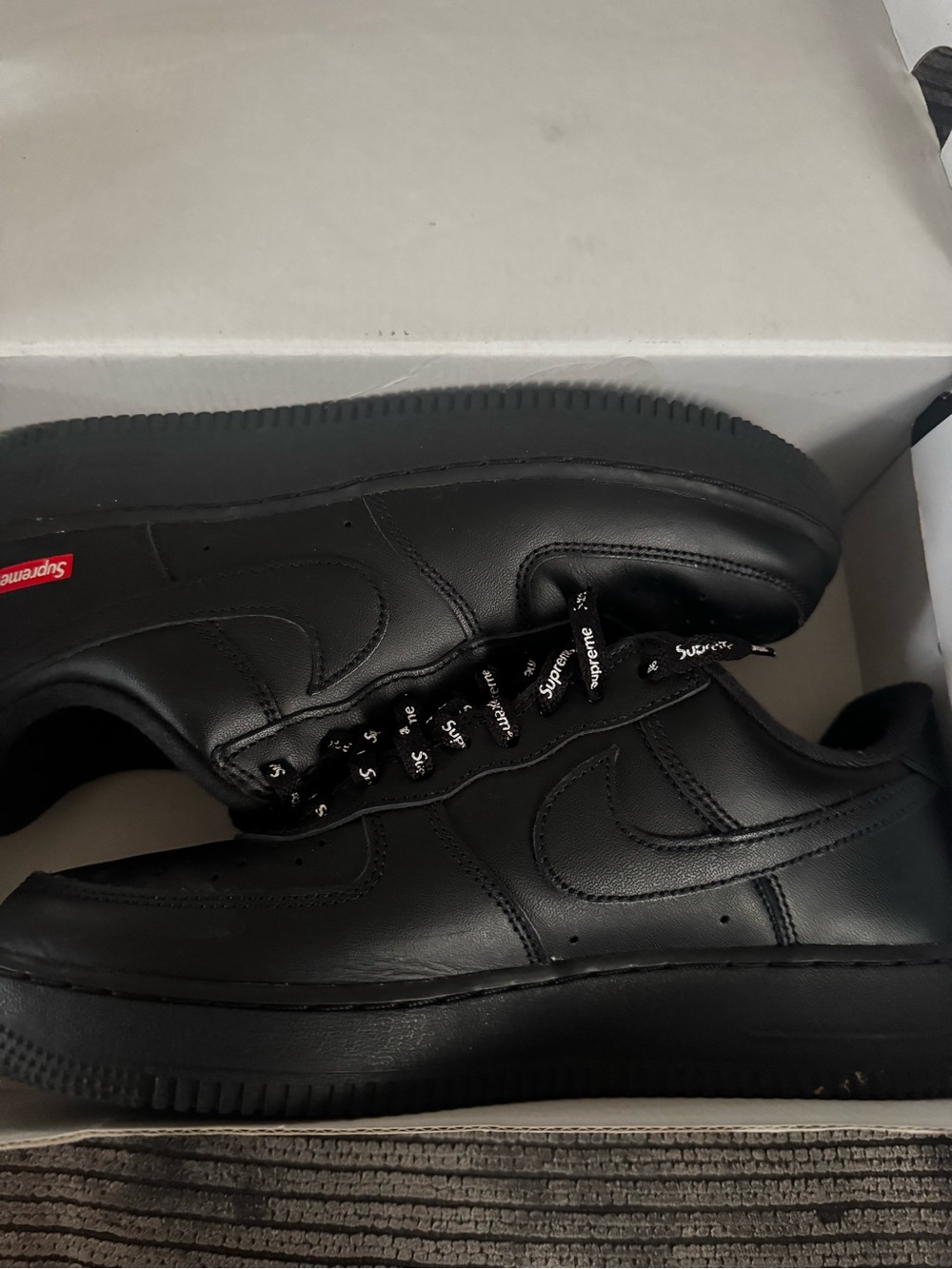Supreme Black Low-Top Men's Sneakers with Branded Lace